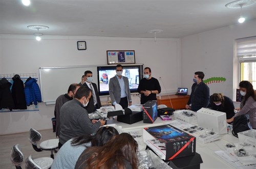  Sayın Kaymakamımız Yaşar ARTAR Gönen Çok Programlı Anadolu Lisesi Robotik Kodlama Sınıfını Ziyaret Etti.