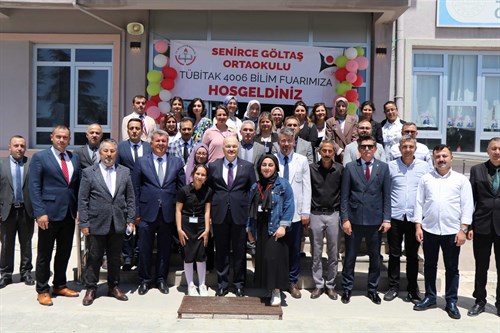 Senirce Orta Okulu’nda TÜBİTAK 4006 Bilim Fuarı Sergisi Açıldı.